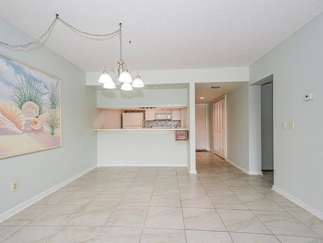 23 Plantation Drive 102, Vero Beach, FL 32966