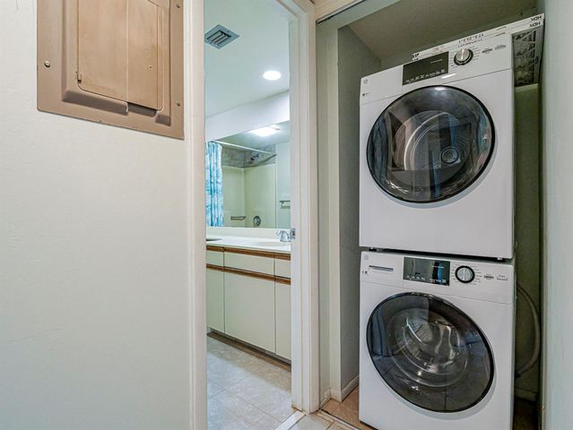 23 Plantation Drive 102, Vero Beach, FL 32966