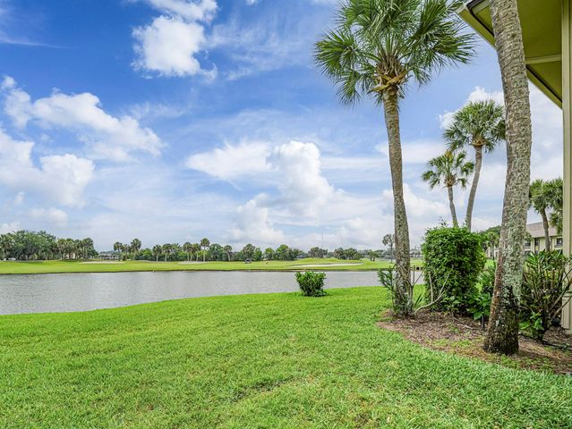 23 Plantation Drive 102, Vero Beach, FL 32966