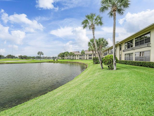23 Plantation Drive 102, Vero Beach, FL 32966