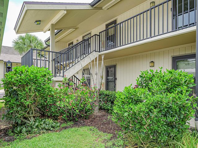 23 Plantation Drive 102, Vero Beach, FL 32966