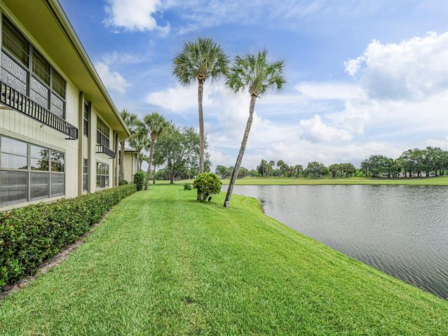 23 Plantation Drive 102, Vero Beach, FL 32966