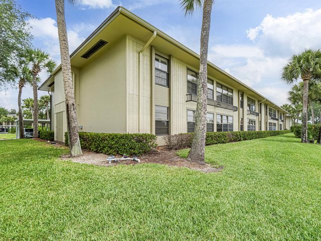23 Plantation Drive 102, Vero Beach, FL 32966
