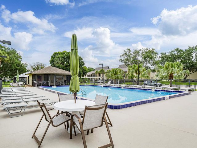 23 Plantation Drive 102, Vero Beach, FL 32966