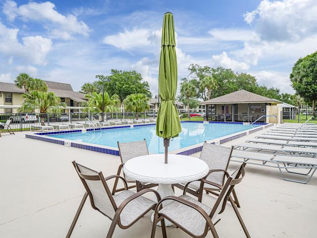 23 Plantation Drive 102, Vero Beach, FL 32966