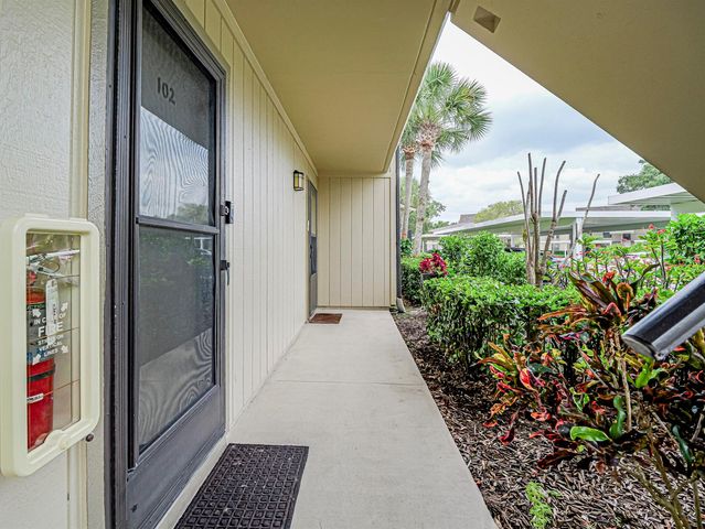23 Plantation Drive 102, Vero Beach, FL 32966