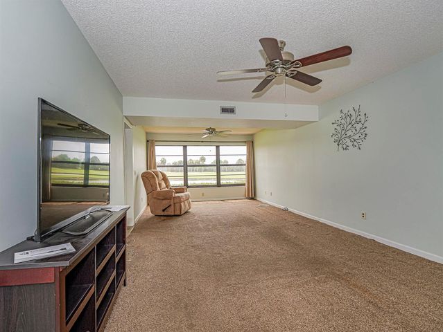 23 Plantation Drive 102, Vero Beach, FL 32966