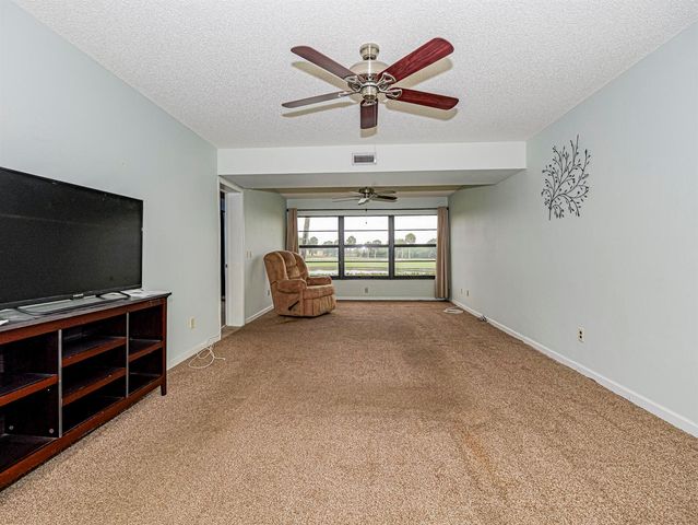 23 Plantation Drive 102, Vero Beach, FL 32966