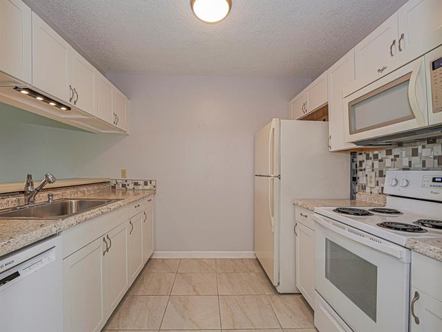 23 Plantation Drive 102, Vero Beach, FL 32966