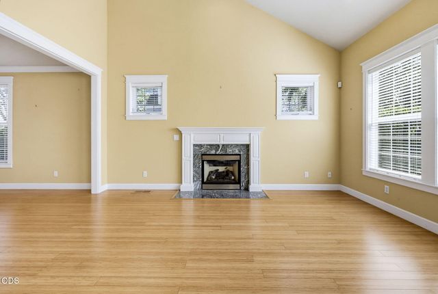 527 Sutton Place, Ashland, OR 97520