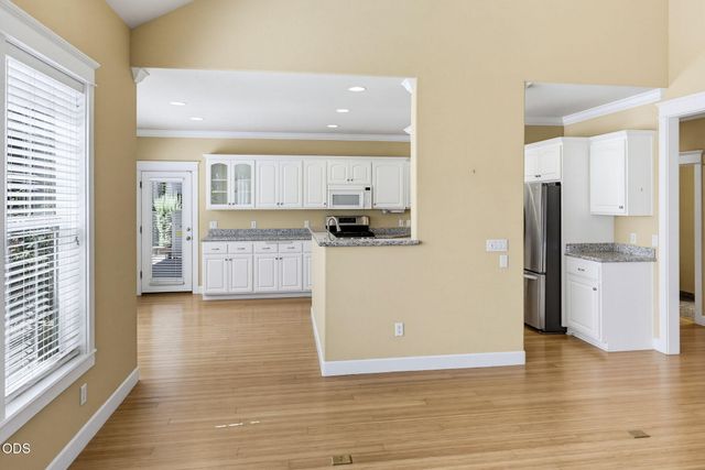 527 Sutton Place, Ashland, OR 97520