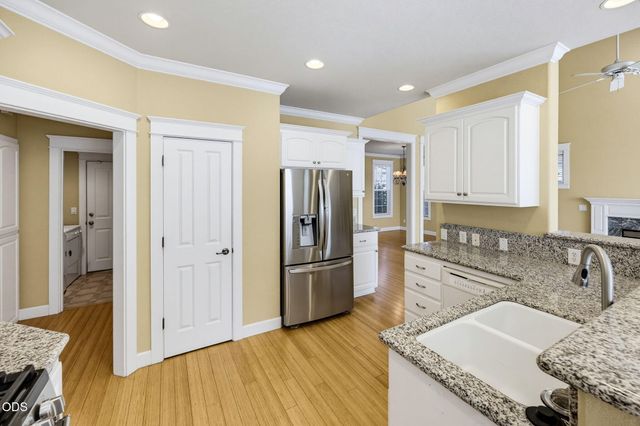 527 Sutton Place, Ashland, OR 97520