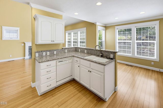 527 Sutton Place, Ashland, OR 97520