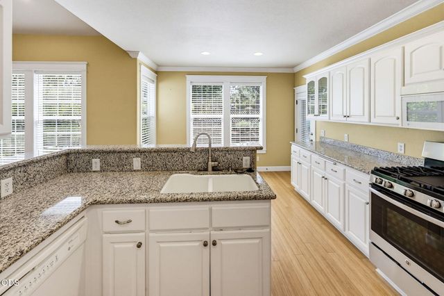 527 Sutton Place, Ashland, OR 97520