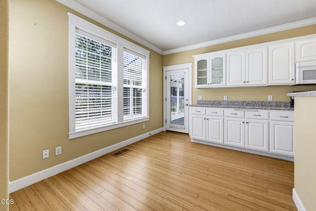 527 Sutton Place, Ashland, OR 97520