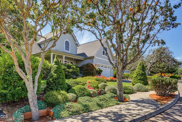 527 Sutton Place, Ashland, OR 97520