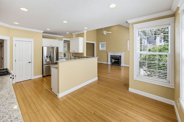 527 Sutton Place, Ashland, OR 97520