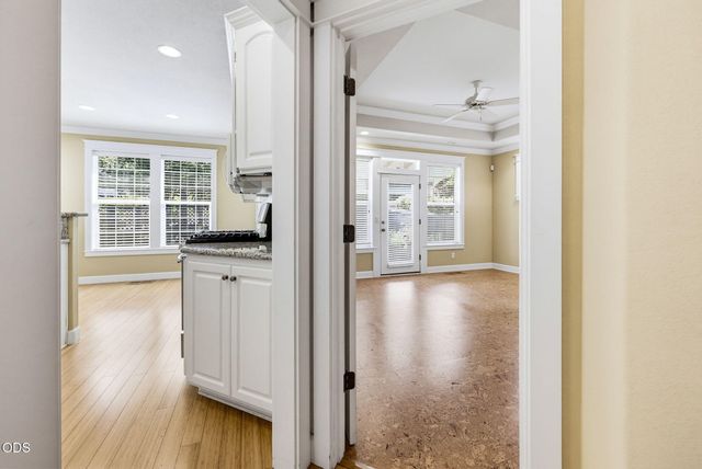 527 Sutton Place, Ashland, OR 97520