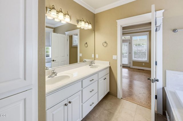 527 Sutton Place, Ashland, OR 97520