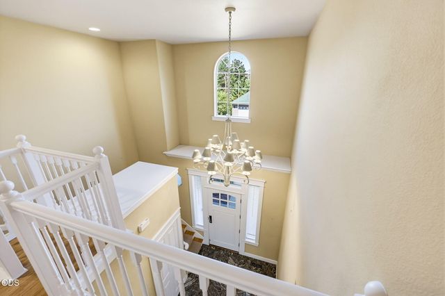 527 Sutton Place, Ashland, OR 97520