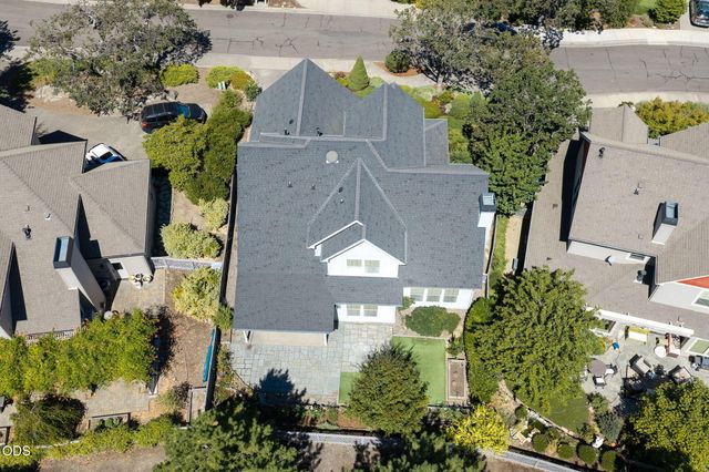 527 Sutton Place, Ashland, OR 97520
