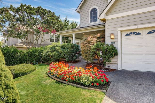 527 Sutton Place, Ashland, OR 97520