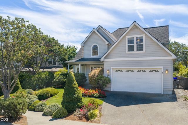527 Sutton Place, Ashland, OR 97520