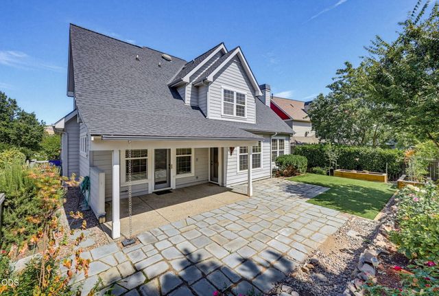 527 Sutton Place, Ashland, OR 97520