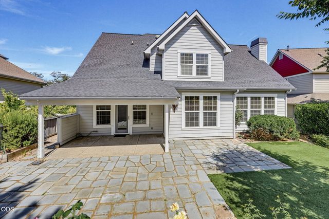 527 Sutton Place, Ashland, OR 97520