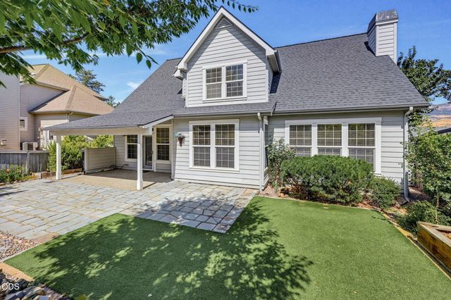 527 Sutton Place, Ashland, OR 97520