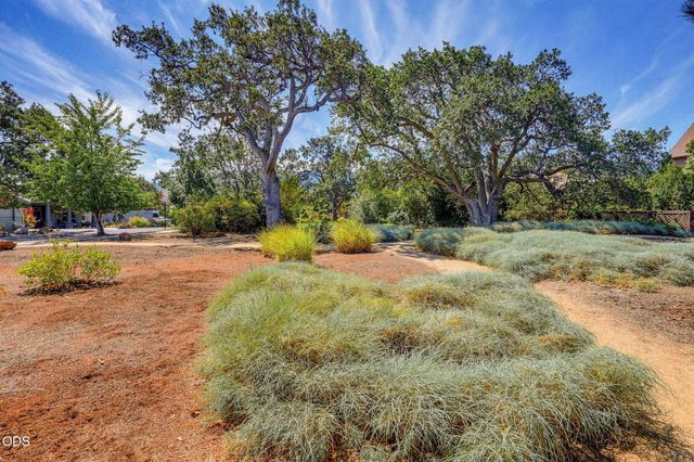 527 Sutton Place, Ashland, OR 97520