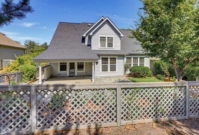 527 Sutton Place, Ashland, OR 97520