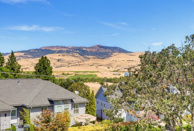 527 Sutton Place, Ashland, OR 97520