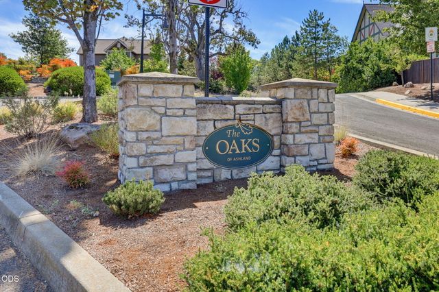527 Sutton Place, Ashland, OR 97520