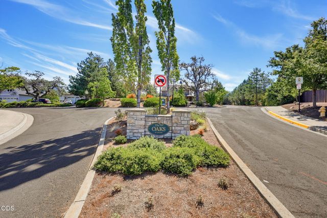 527 Sutton Place, Ashland, OR 97520