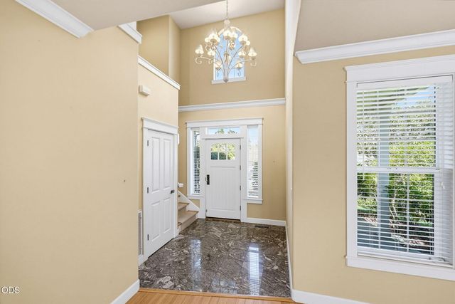 527 Sutton Place, Ashland, OR 97520