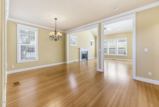 527 Sutton Place, Ashland, OR 97520