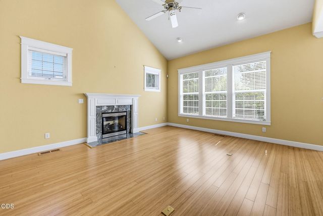 527 Sutton Place, Ashland, OR 97520