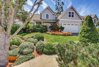 527 Sutton Place, Ashland, OR 97520
