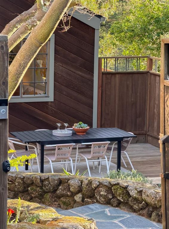 Image 4 of property listing at 2355 2355 Pelham Pl, Oakland, CA 94611