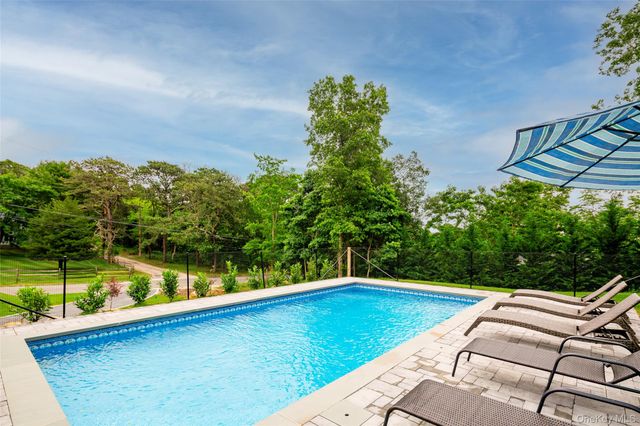 15 S Beach Road, Southampton, NY 11968