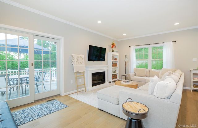 15 S Beach Road, Southampton, NY 11968