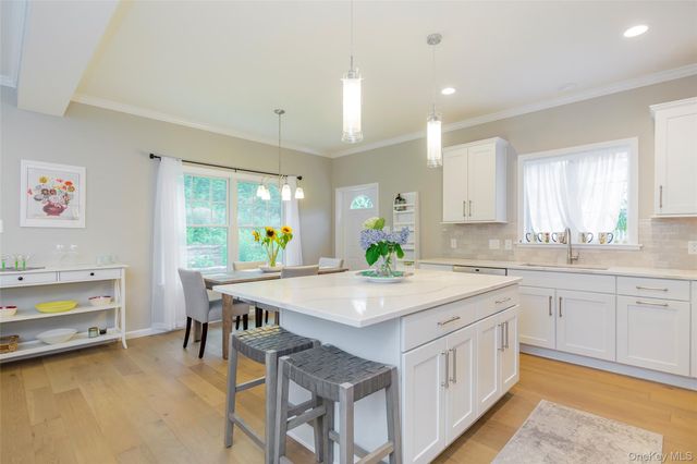 15 S Beach Road, Southampton, NY 11968