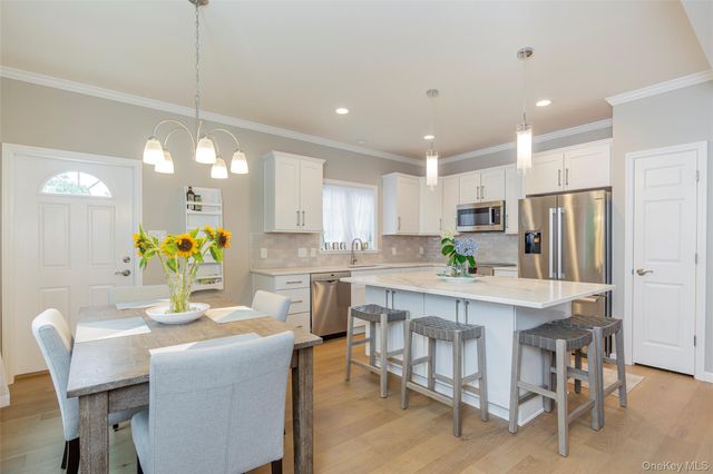 15 S Beach Road, Southampton, NY 11968