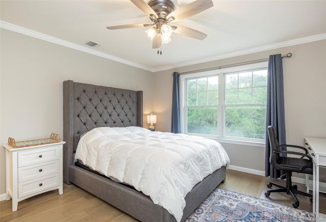 15 S Beach Road, Southampton, NY 11968