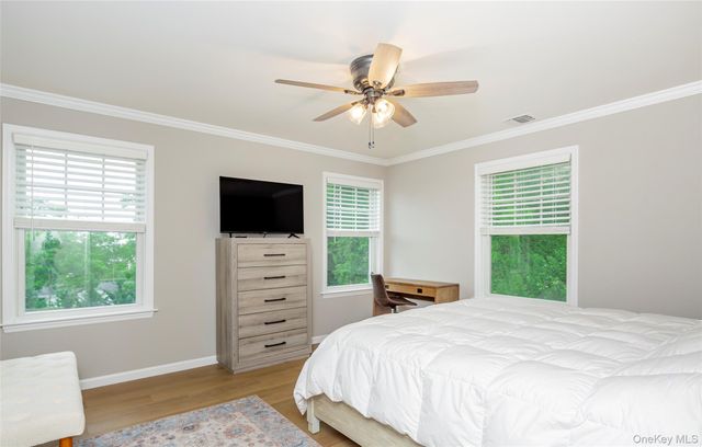 15 S Beach Road, Southampton, NY 11968