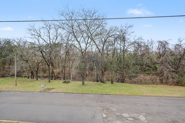 137 Brooke Castle Dr, Hermitage, TN 37076