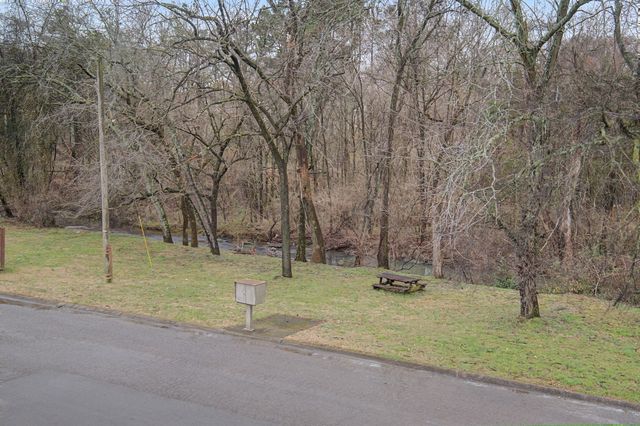 137 Brooke Castle Dr, Hermitage, TN 37076