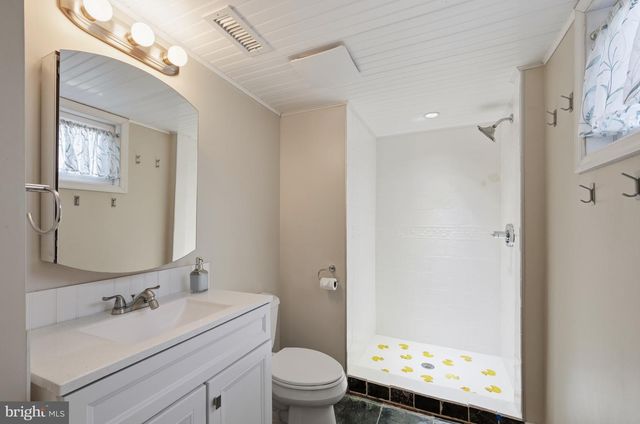 124 WOODLAND RD, Gaithersburg, MD 20877