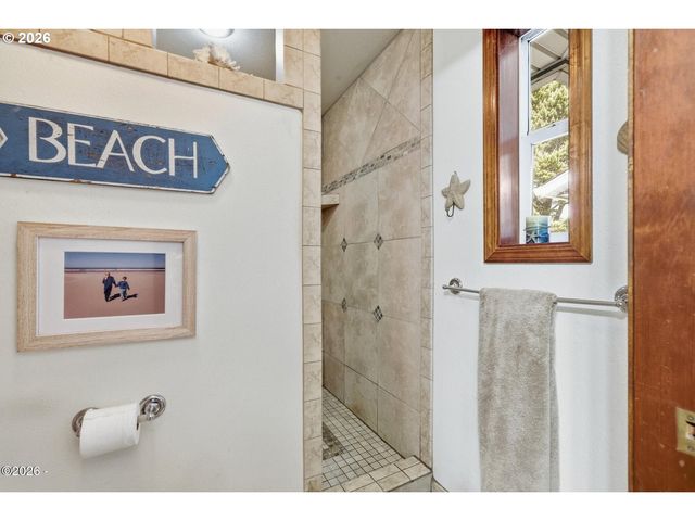 3502 HAWTHORNE Ln, Tillamook, OR 97141